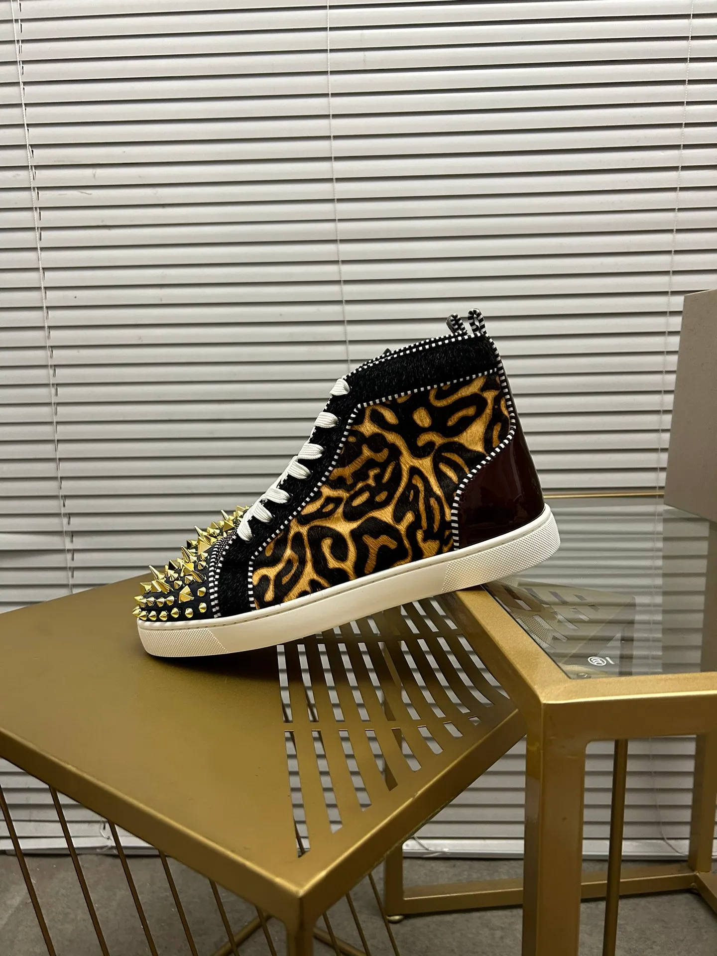 (Customized model) Ex-factory price is 560. christian louboutin (CL red sole shoes) counter series, casual sneakers for couples 📢 📢 📢 Exclusive hot style release 🎈🎈💪 Movable latex feet 👻 Finished outsole line [Proud] 😝Female 35-40# Male 38#-46, global supply😝 [Top version]: Original imported genuine leather upper, top original leather lining, original molded TPU outsole, original 1:1 detail processing, original shoe last,